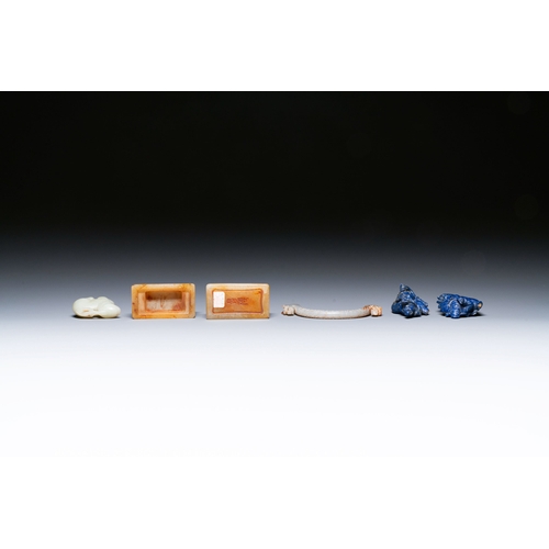 508 - Five Chinese jade and lapis lazuli carvings, 19/20th C.Description:L.: 7 cm - H.: 4,5 cm (the jade r... 