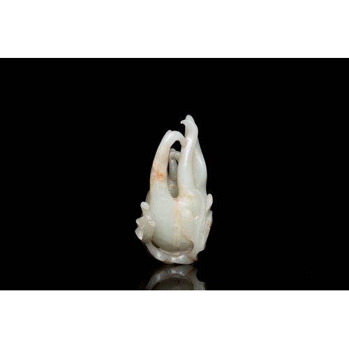 509 - A fine Chinese white jade carving of a Buddha's hand on wooden stand, QingDescription:H.: 12,5 cm (i... 