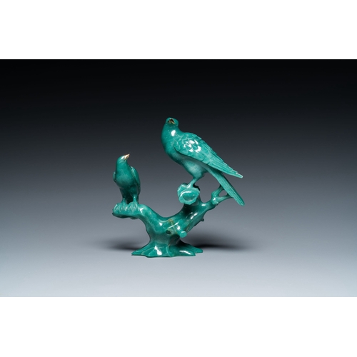 510 - A Chinese emerald green jadeite 'birds' group and a goldstone sculpture of Buddha, 19/20th C.Descrip... 