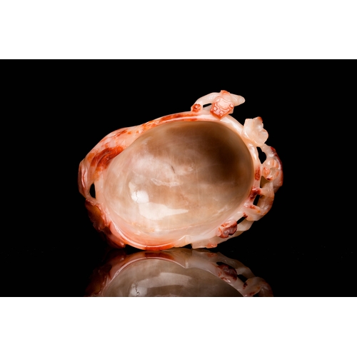 511 - A Chinese pink agate brush washer with a chilong, QingDescription:Dim.: 12 x 8,5 x 5 cm Provenance:-... 