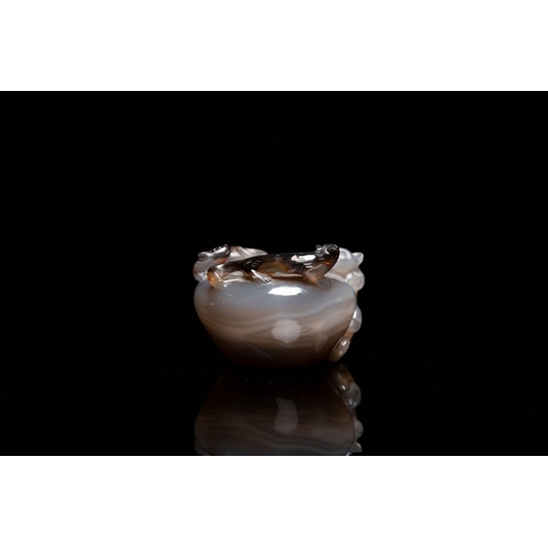 512 - A Chinese agate water pot with Buddhist lions on a carved wooden stand, 19th C.Description:Dim.: 8 x... 