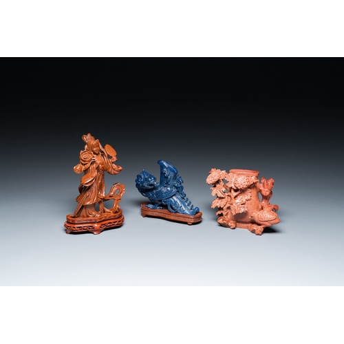 516 - Three Chinese lapis lazuli and goldstone carvings, 19/20th C.Description:H.: 19,5 cm (the tallest ca... 