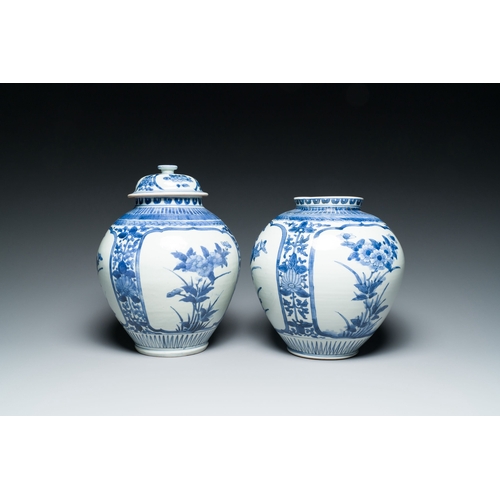 525 - A pair of Japanese blue and white Arita jars with floral design, Edo, late 17th C.Description:H.: 28... 