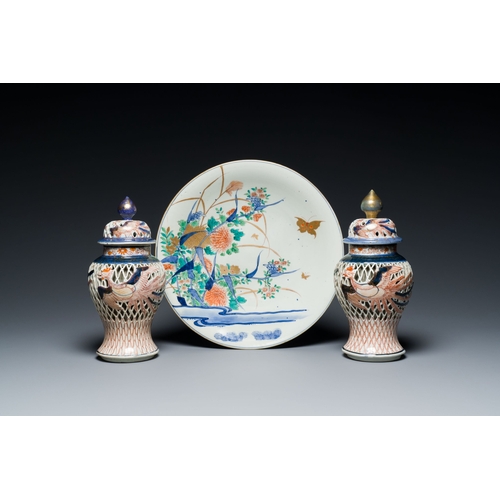 531 - A pair of Japanese double-walled reticulated vases and a dish, Edo, 18/19th C.Description:Dia.: 30,5... 