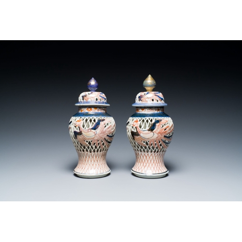 531 - A pair of Japanese double-walled reticulated vases and a dish, Edo, 18/19th C.Description:Dia.: 30,5... 