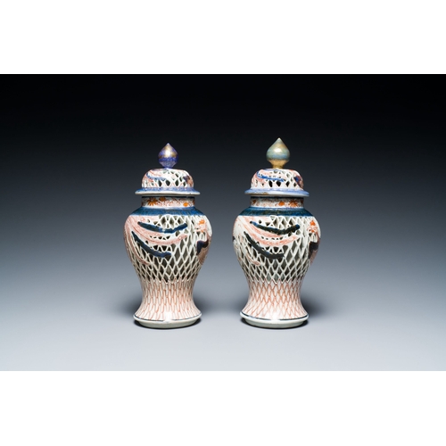 531 - A pair of Japanese double-walled reticulated vases and a dish, Edo, 18/19th C.Description:Dia.: 30,5... 