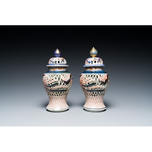 531 - A pair of Japanese double-walled reticulated vases and a dish, Edo, 18/19th C.Description:Dia.: 30,5... 