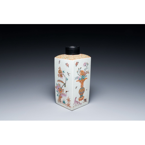 537 - A Dutch-decorated Kakiemon-style Japanese Arita square flask, 'tokkuri', Edo, 17th C.Description:H.:... 