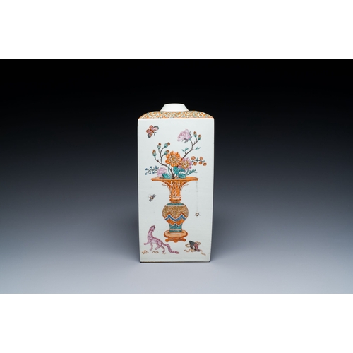 537 - A Dutch-decorated Kakiemon-style Japanese Arita square flask, 'tokkuri', Edo, 17th C.Description:H.:... 