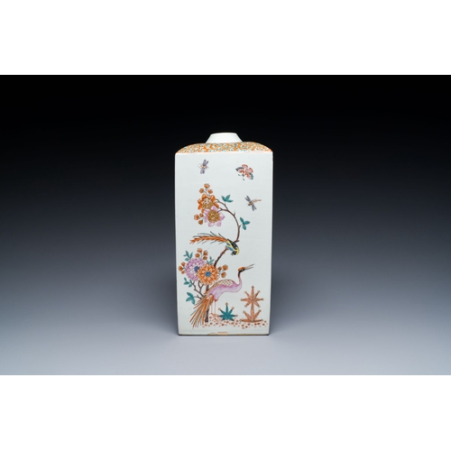 537 - A Dutch-decorated Kakiemon-style Japanese Arita square flask, 'tokkuri', Edo, 17th C.Description:H.:... 