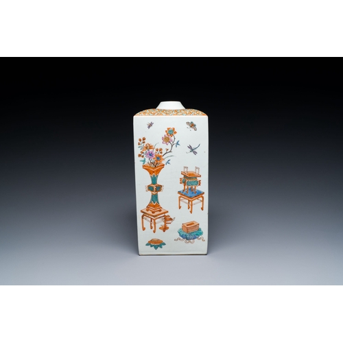 537 - A Dutch-decorated Kakiemon-style Japanese Arita square flask, 'tokkuri', Edo, 17th C.Description:H.:... 