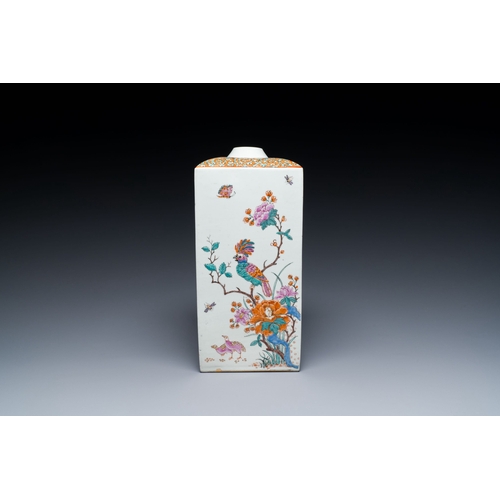 537 - A Dutch-decorated Kakiemon-style Japanese Arita square flask, 'tokkuri', Edo, 17th C.Description:H.:... 