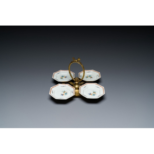 538 - Four Japanese Kakiemon-style octagonal dishes in a brass mount, Edo, 18th C.Description:Dim.: 23 x 2... 