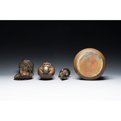 544 - Three Japanese bronze sculptures of Buddha and of Guanyin and a censer, Edo/Meiji, 18/19th C.Descrip... 