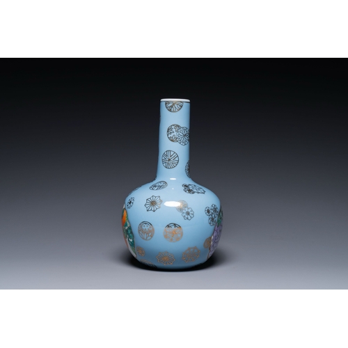 545 - A Chinese lavender blue-ground bottle vase with fruit medallions, RepublicDescription:H.: 30,5 cmCon... 