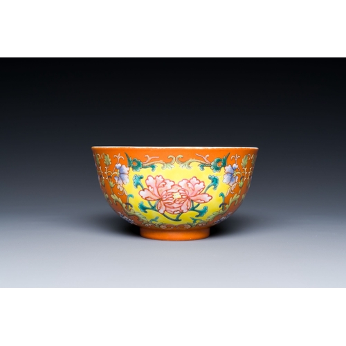 558 - A Chinese coral red-ground imperial style falangcai bowl, RepublicDescription:Dia.: 11 cm - H.: 6 cm... 