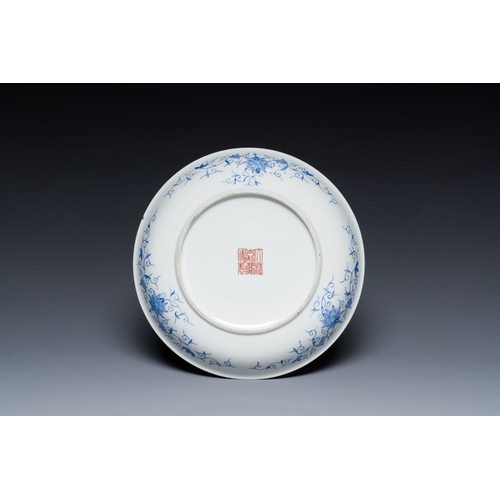 559 - A Chinese famille rose 'playing boys' dish, Jiaqing mark, RepublicDescription:Dia.: 23,5 cmCondition... 