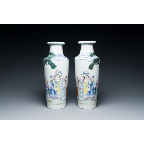 567 - A pair of Chinese famille rose rouleau vases, Qianlong mark, RepublicDescription:H.: 35,5 cmConditio... 