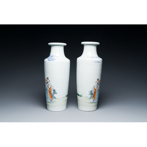 567 - A pair of Chinese famille rose rouleau vases, Qianlong mark, RepublicDescription:H.: 35,5 cmConditio... 