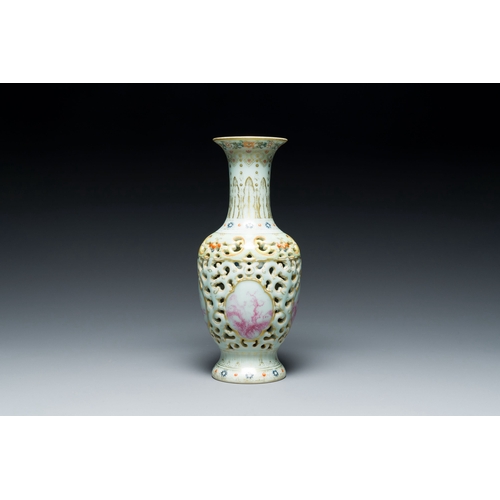 568 - A Chinese famille rose reticulated double-walled vase, Qianlong mark, RepublicDescription:H.: 23,5 c... 