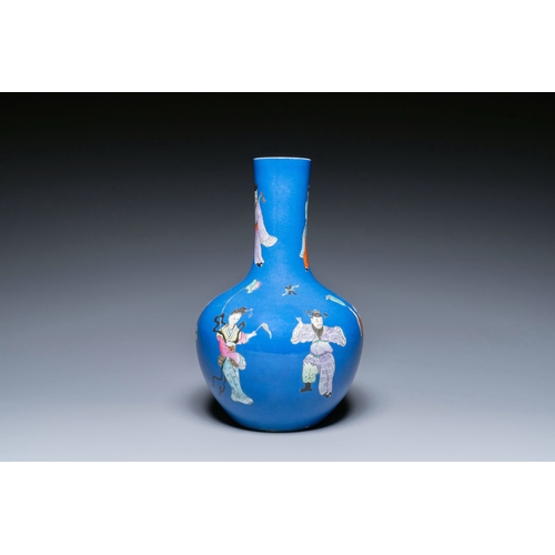 572 - A Chinese famille rose blue-ground bottle vase, Qianlong mark, RepublicDescription:H.: 38,5 cmCondit... 