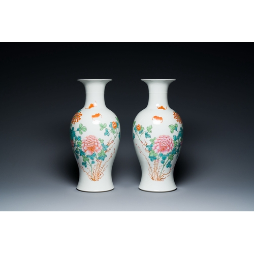 574 - A pair of Chinese famille rose vases and a turquoise-ground jar, RepublicDescription:H.: 44,5 cm (th... 