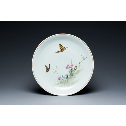 575 - A Chinese famille rose 'butterflies' dish, Jingdezhen æ¯å¾·é® mark, dated 1955Description:Dia.: 33... 