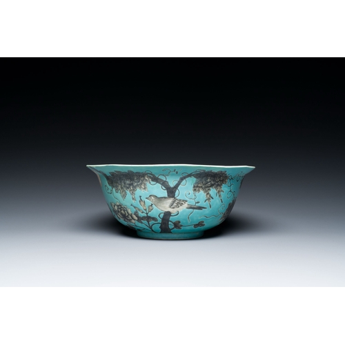 590 - A large Chinese turquoise-ground grisaille-decorated Dayazhai bowl, Yong Qing Chang Chun æ°¸æ¶é·æ... 