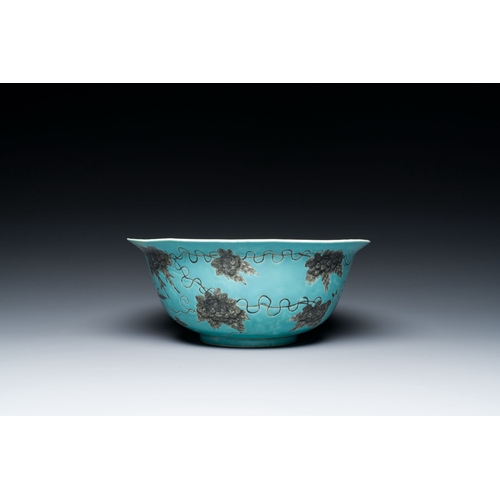 590 - A large Chinese turquoise-ground grisaille-decorated Dayazhai bowl, Yong Qing Chang Chun æ°¸æ¶é·æ... 