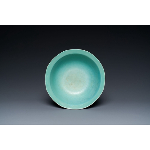 590 - A large Chinese turquoise-ground grisaille-decorated Dayazhai bowl, Yong Qing Chang Chun æ°¸æ¶é·æ... 