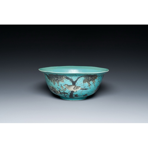 590 - A large Chinese turquoise-ground grisaille-decorated Dayazhai bowl, Yong Qing Chang Chun æ°¸æ¶é·æ... 