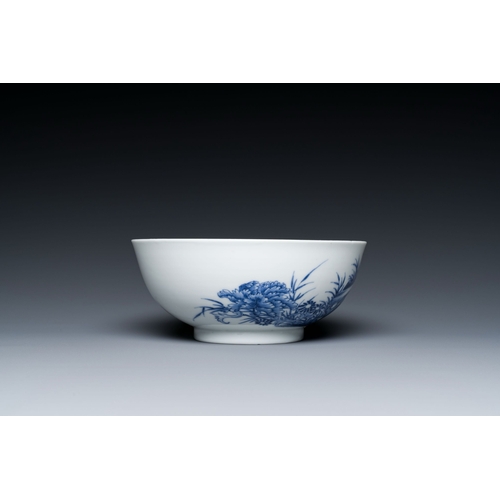 591 - A fine Chinese blue and white floral bowl, Qianlong/JiaqingDescription:Dia.: 15 cm - H.: 6 cm Proven... 