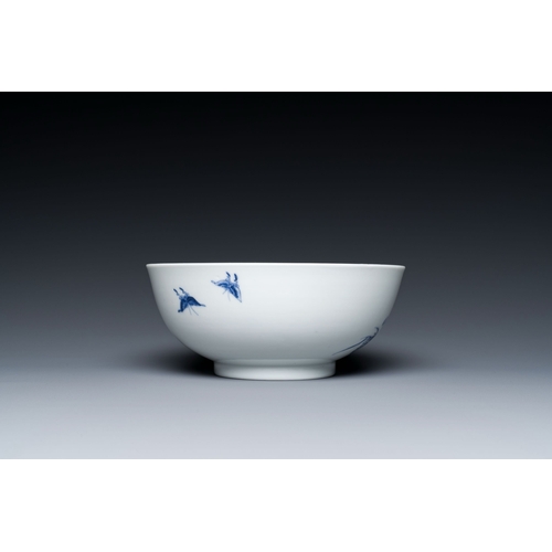 591 - A fine Chinese blue and white floral bowl, Qianlong/JiaqingDescription:Dia.: 15 cm - H.: 6 cm Proven... 