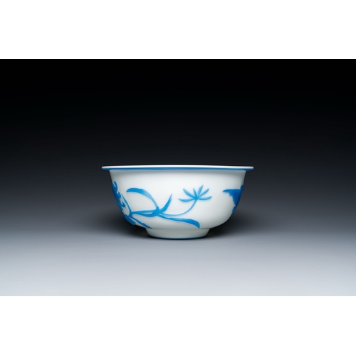 595 - A fine Chinese overlay Beijing glass bowl with birds and flowers in blue on white, 19/20th C.Descrip... 