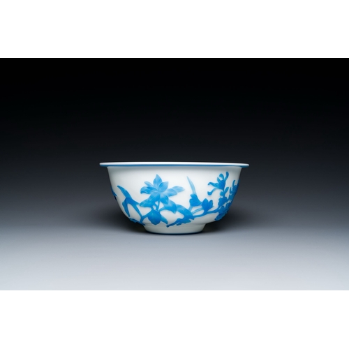 595 - A fine Chinese overlay Beijing glass bowl with birds and flowers in blue on white, 19/20th C.Descrip... 