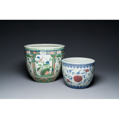 598 - A Chinese blue, white and copper-red fish bowl and a Samson famille verte fish bowl, 19/20th C.Descr... 