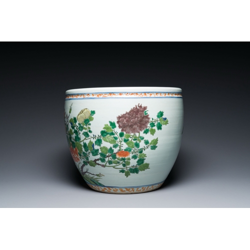 599 - A Chinese famille verte 'phoenixes' fish bowl, 19/20th C.Description:Dia.: 36,5 cm - H.: 31 cmCondit... 