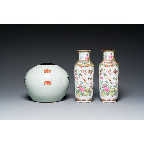 600 - Six Chinese blue, white, famille rose and famille verte vases, 19/20th C.Description:H.: 43,5 cm (th... 