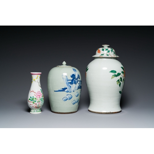 600 - Six Chinese blue, white, famille rose and famille verte vases, 19/20th C.Description:H.: 43,5 cm (th... 