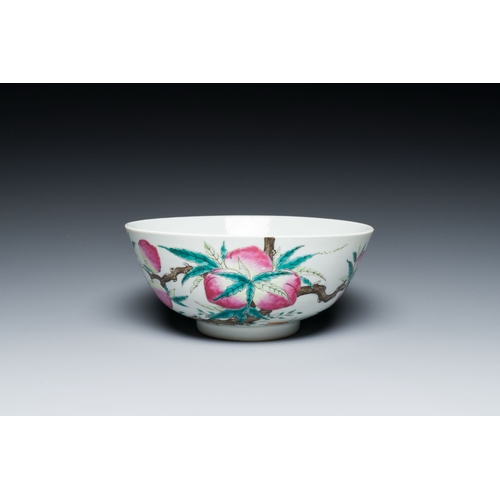 602 - A Chinese famille rose 'nine peaches' bowl, Kangxi mark, 19/20th C.Description:Dia.: 19 cm - H.: 8 c... 