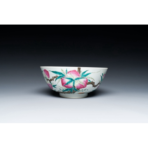 602 - A Chinese famille rose 'nine peaches' bowl, Kangxi mark, 19/20th C.Description:Dia.: 19 cm - H.: 8 c... 