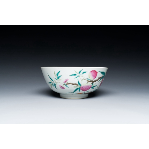 602 - A Chinese famille rose 'nine peaches' bowl, Kangxi mark, 19/20th C.Description:Dia.: 19 cm - H.: 8 c... 