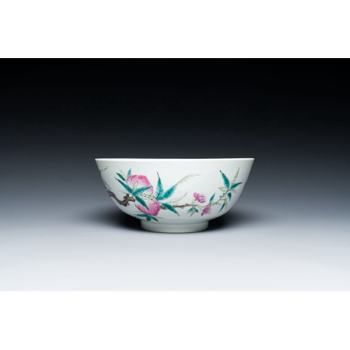 602 - A Chinese famille rose 'nine peaches' bowl, Kangxi mark, 19/20th C.Description:Dia.: 19 cm - H.: 8 c... 