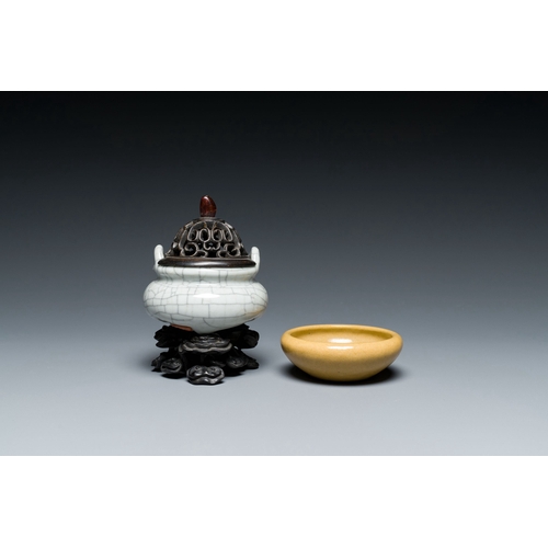 606 - A Chinese ge-type crackle-glazed censer and a small cream-glazed bowl, 19/20th C.Description:Dia.: 9... 