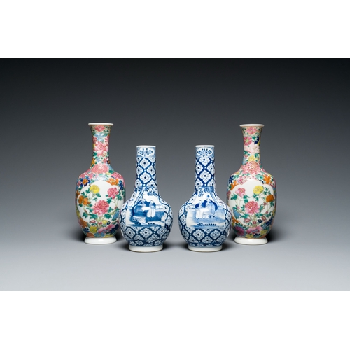 607 - Two pairs of Chinese blue, white and famille rose bottle vases, 19/20th C.Description:H.: 24,5 cm (t... 