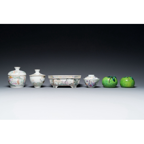 609 - Four Chinese qianjiang cai and famille rose bowls and a pair of apples, 19/20th C.Description:Dim.: ... 