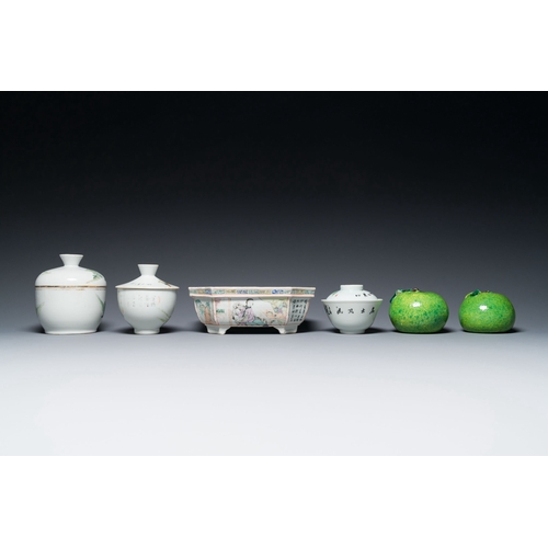 609 - Four Chinese qianjiang cai and famille rose bowls and a pair of apples, 19/20th C.Description:Dim.: ... 