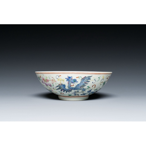 628 - A Chinese famille rose 'phoenixes' bowl, Guangxu mark and of the periodDescription:Dia.: 16 cm - H.:... 