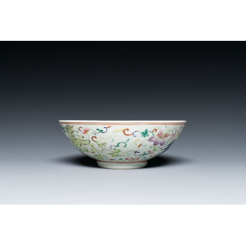 628 - A Chinese famille rose 'phoenixes' bowl, Guangxu mark and of the periodDescription:Dia.: 16 cm - H.:... 