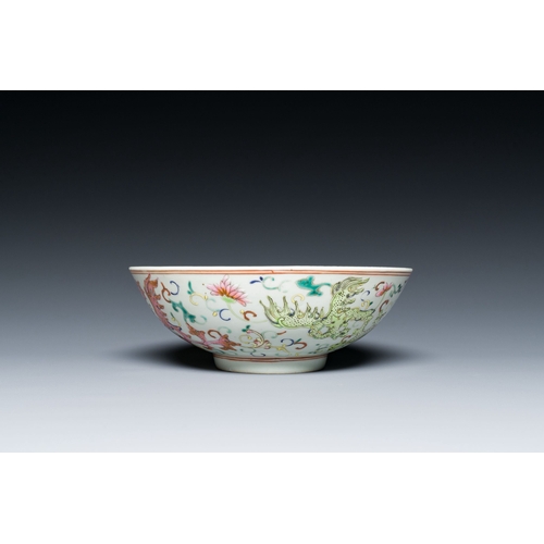 628 - A Chinese famille rose 'phoenixes' bowl, Guangxu mark and of the periodDescription:Dia.: 16 cm - H.:... 